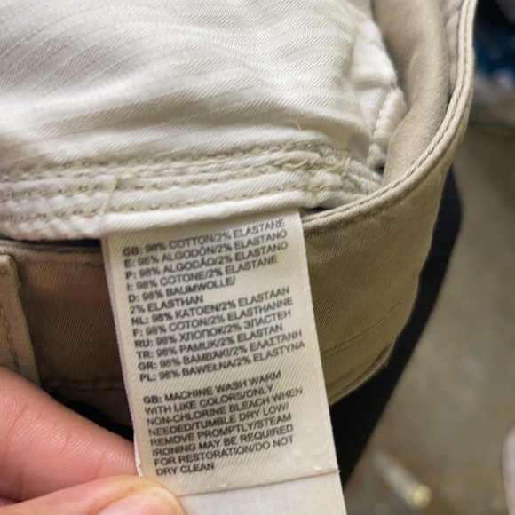 The North Face Khaki Shorts 6 - Picture 6 of 6